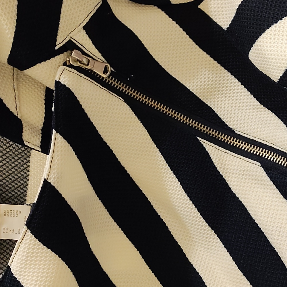 VENUS Black and White Striped Blazer - Picture 4 of 10